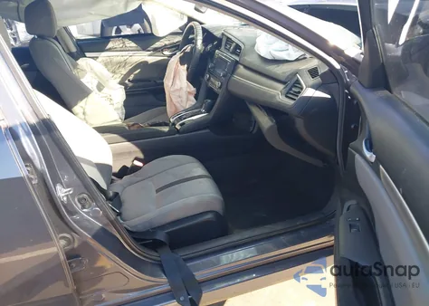 2018 Honda Civic Lx z USA, uszkodzony, nr VIN 2HGFC2F57JH556045